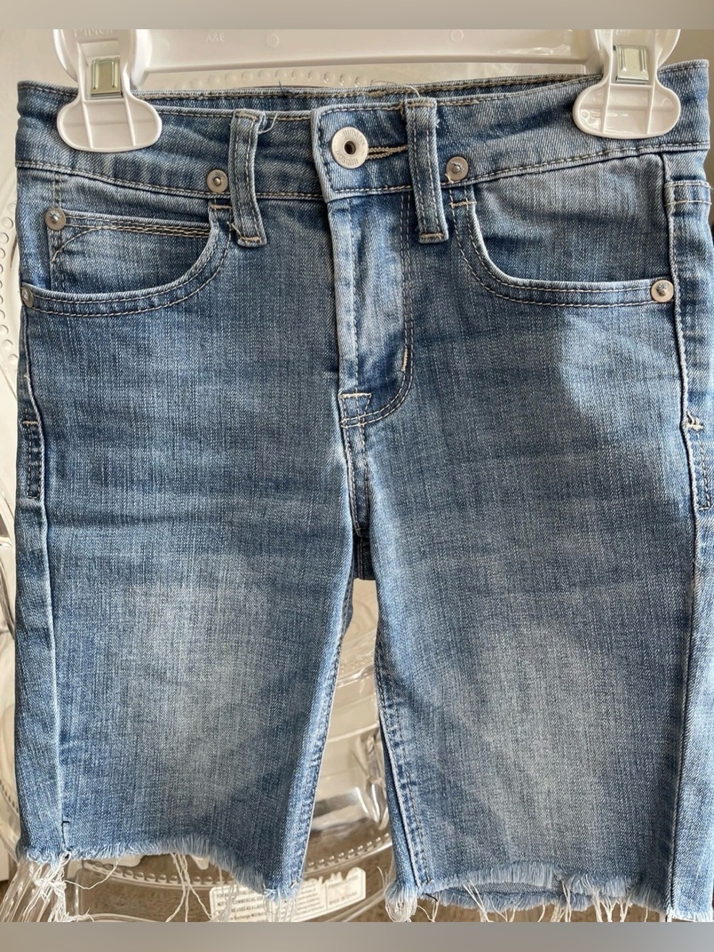 Hudson Kids Denim Cutoff Shorts Size 5 Medium Wash Raw Hem Premium Designer